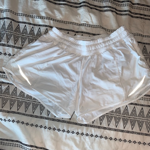 Lululemon hotty hot shorts 4” - Picture 3 of 4